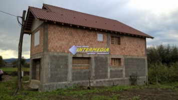 casa-la-rosu-de-vanzare-zona-vintul-de-jos-700-mp-teren-3
